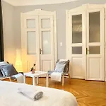 Free Parking + 4Bdr + 3Baths! + 5* Location